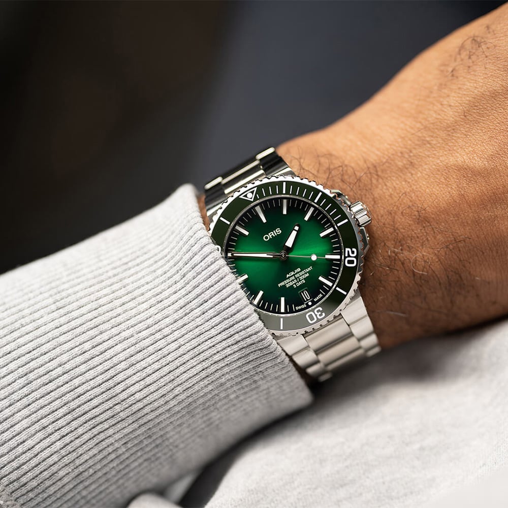Aquis Date Calibre 400 Green 43.5 mm